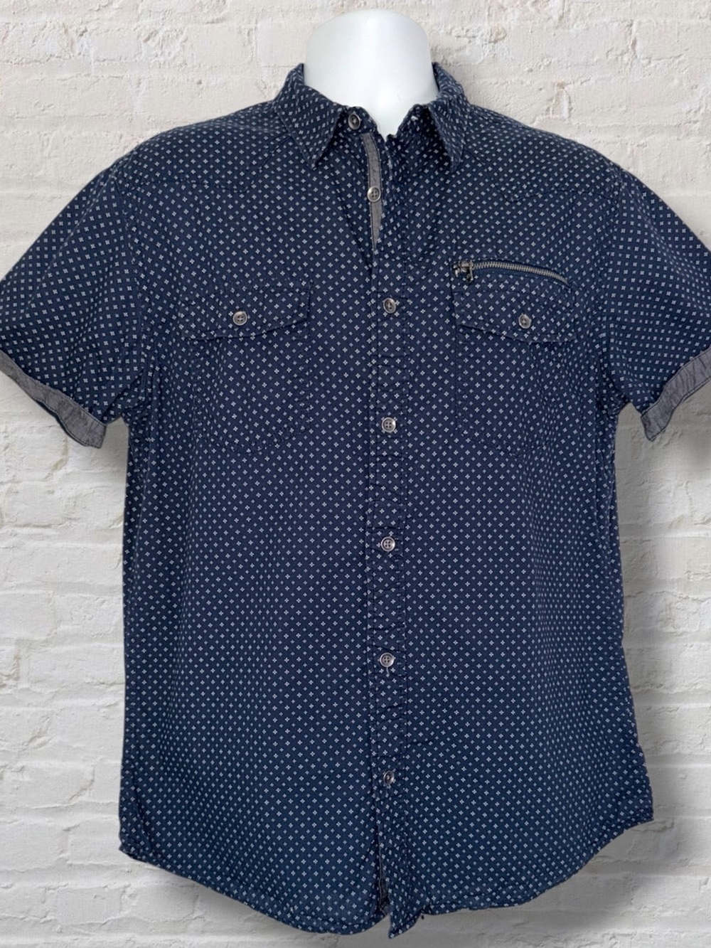 Rock & Republic Men’s L Navy Foulard Print S/S Button Down Shirt Zip Pocket